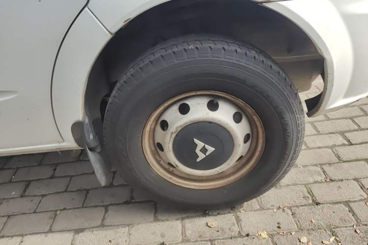 Used SAIC MAXUS Xintu V80 2014 2.5T Aotuntong Short Wheelbase Mid-Roof Model