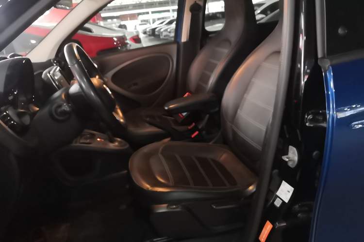 Used smart forfour 2016 0.9T 66 kW Pioneer Edition