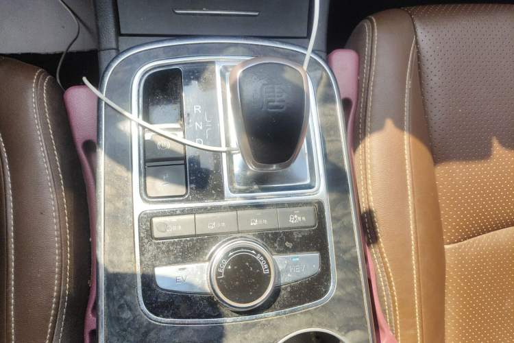 Used BYD Tang New Energy 2015 2.0T Four-Wheel-Drive Flagship Model