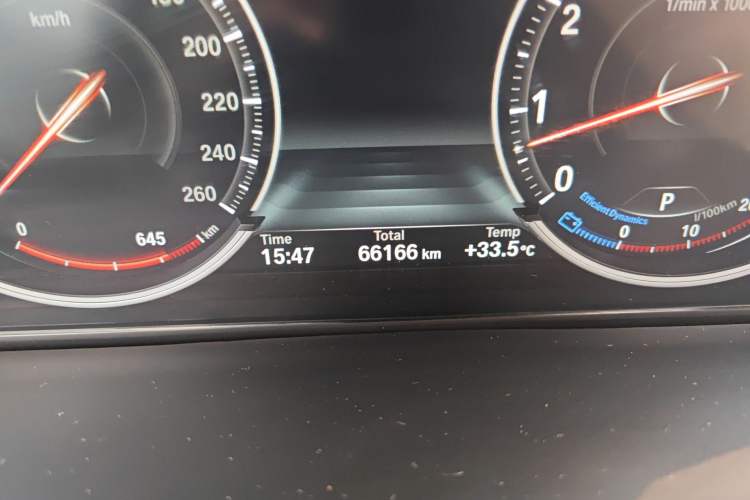 Used BMW X6 2015 xDrive35i Leading Model Odometer Close Up