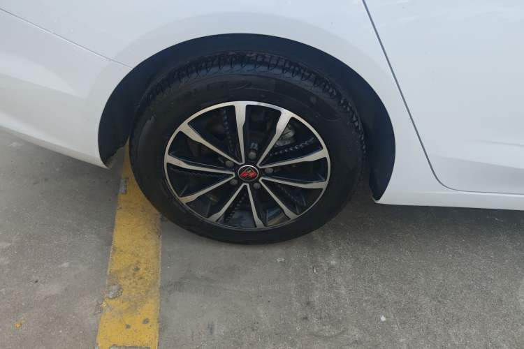 Used Roewe i5 2020 1.5L Automatic 4G Connect Luxury Flagship Edition
