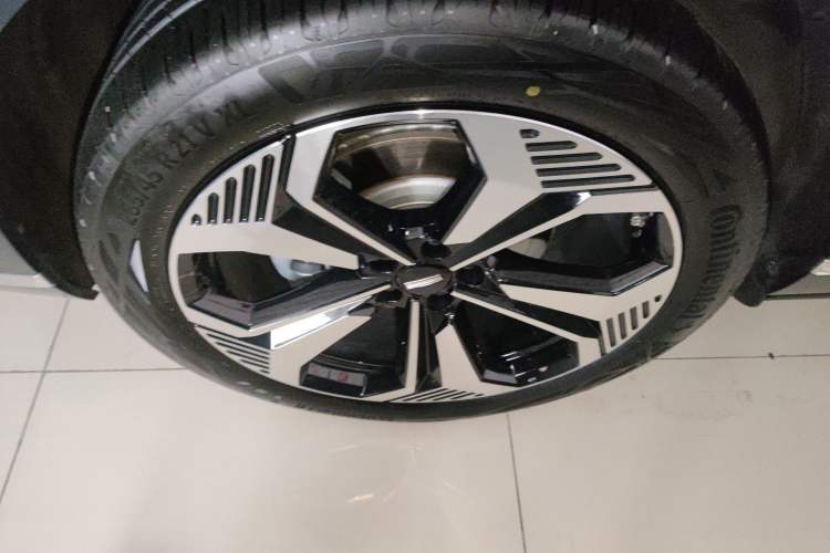 Used Wey Lanshan 2025 Four-Wheel Drive Max Left Front Wheel Hub