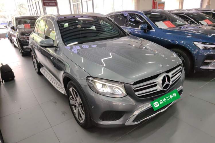 Used Mercedes-Benz GLC 2016 GLC 260 4MATIC Luxury Model Front Right 45 Deg