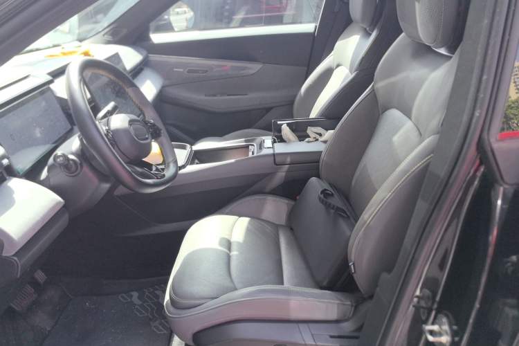 Used Lynk & Co 08 EM-P 2023 120km Long-Range Halo
