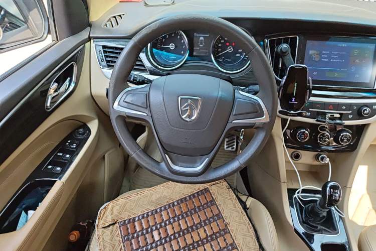 Used Baojun 730 2016 1.5T Manual Comfort Version 7 Seats
