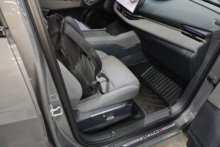 Used Lynk & Co 06 EM-P 2025 EM-P 126 Long-Range Halo