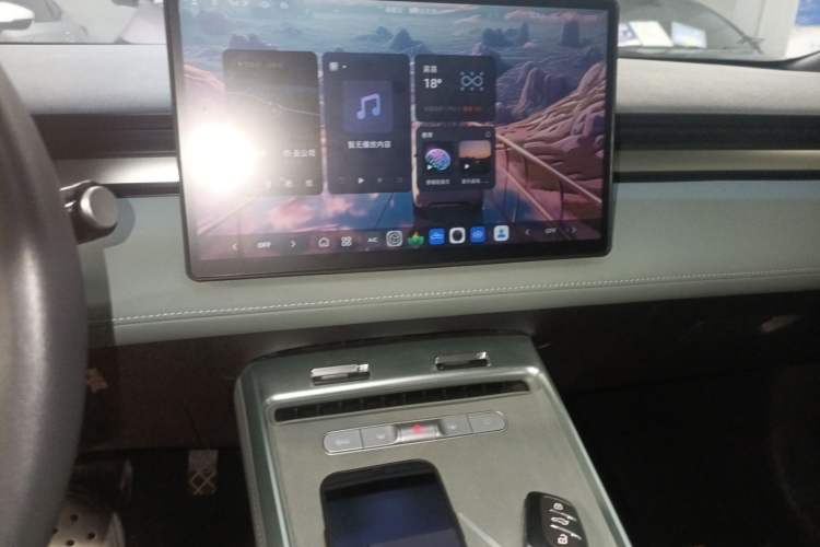 Used Roewe D6 2025 450km Deluxe Edition
