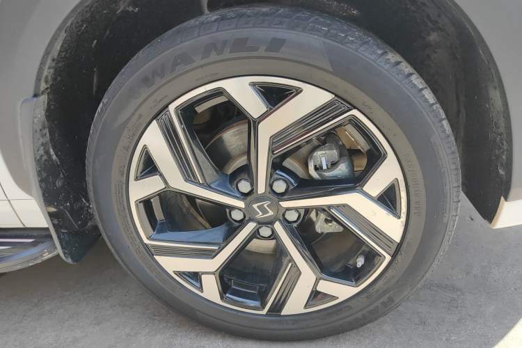 Used SOL X8 2021 300T DCT Leading Smart Connectivity Version 7 Seats Right Front Wheel Hub