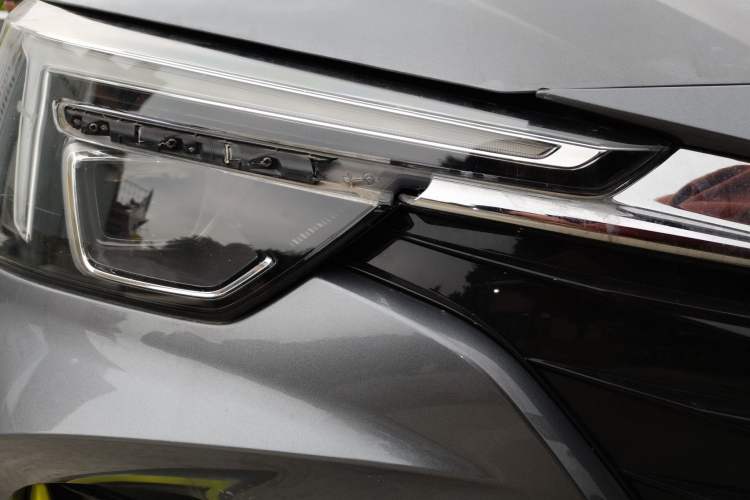 Used Roewe i6 MAX New Energy 2020 1.5T PHEV Cool & Stylish Skyroof Edition Right Front Headlight