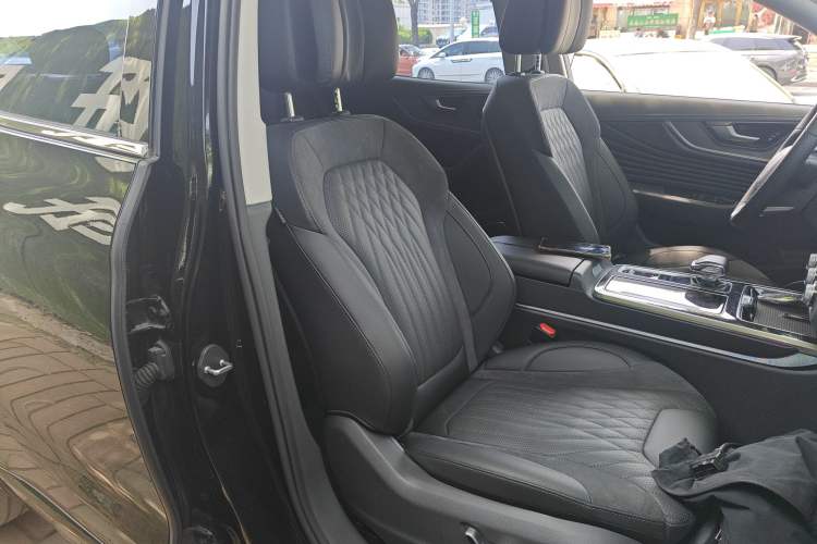 Used Hongqi HS5 2023 2.0T Qixiang Pro Edition
