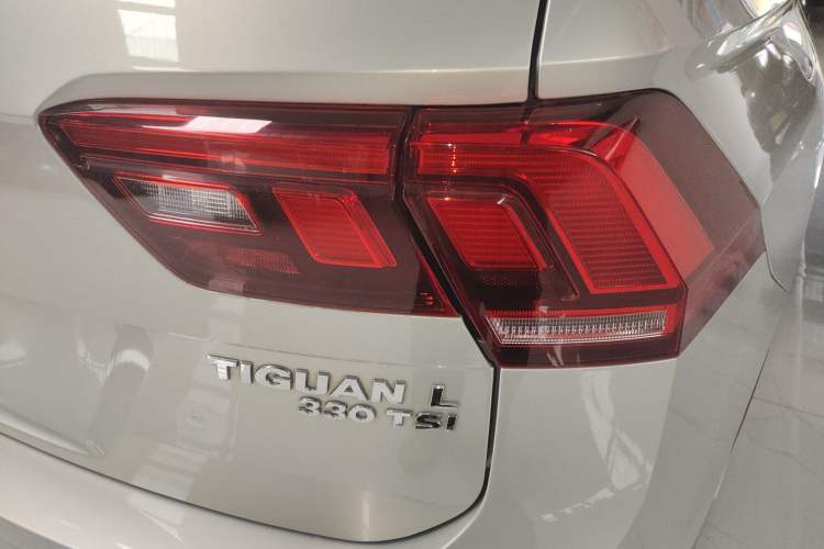 Used Volkswagen Tiguan L 2019 Revised 330TSI Automatic Two-Wheel Drive Smart & Luxury Edition China VI Standard