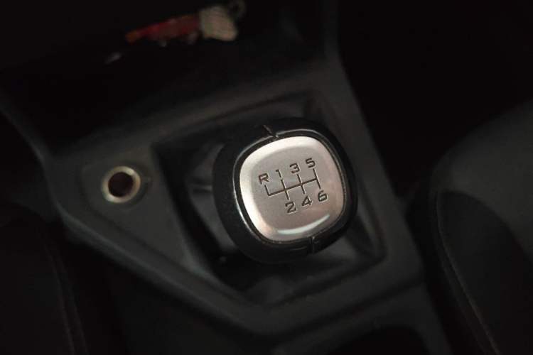 Used Wuling Hongguang PLUS 2019 1.5T Manual Comfort Version 7 Seats Gear Lever