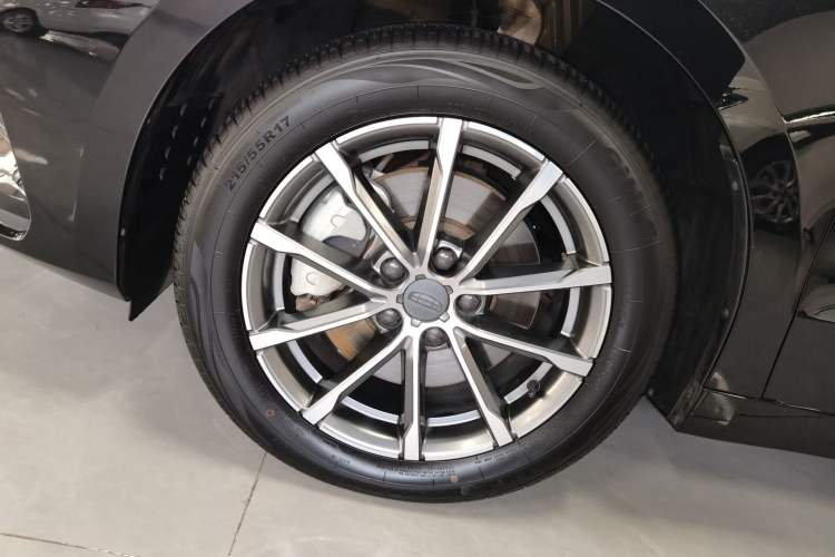 Used Geely Auto Emgrand GT 2021 1.8T Flagship Edition Left Front Wheel Hub