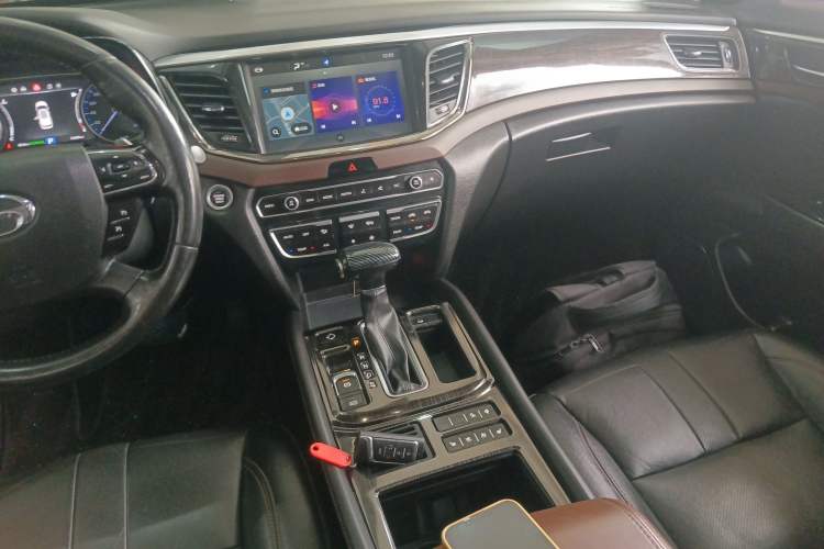 Used GAC Trumpchi GS8 2017 320T Two-Wheel Drive Luxury Smart Connectivity Version (7 Seats)
