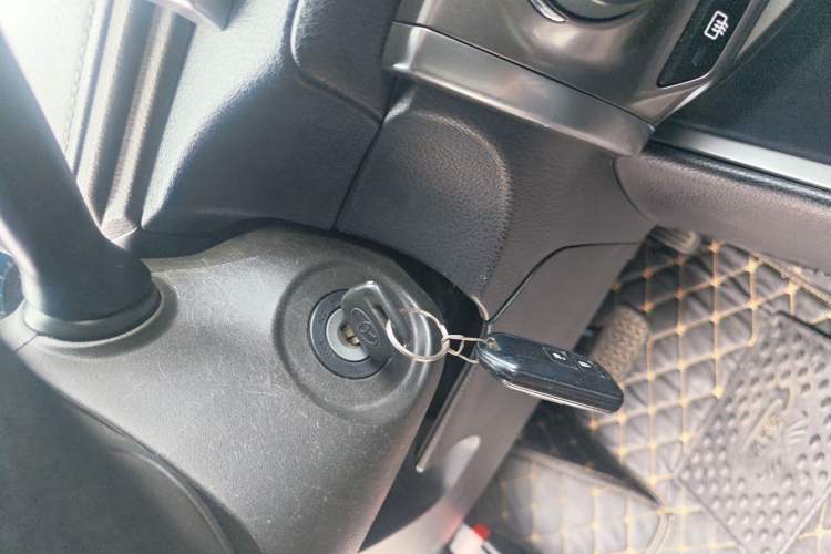 Used Toyota YARiS L Zhi Xuan 2015 1.5E Automatic Charm Edition
