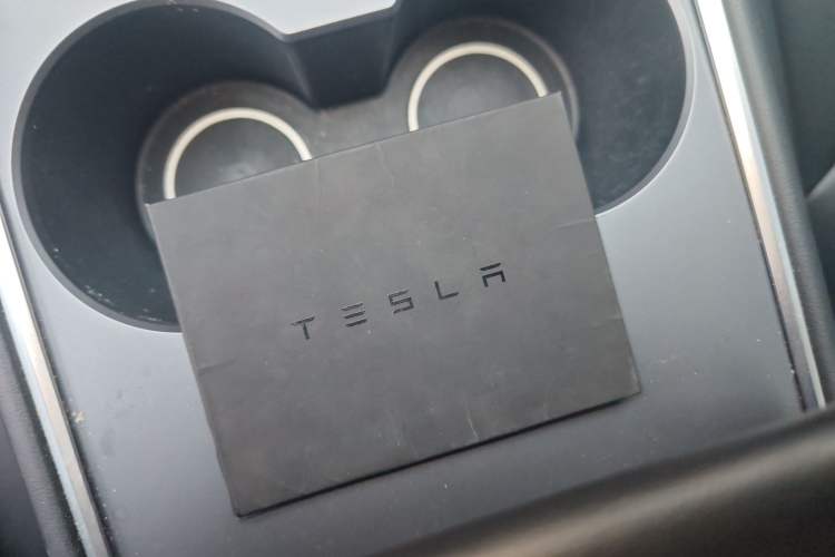 Used Tesla Model Y 2021 Long-Range All-Wheel-Drive Version Vehicle Key