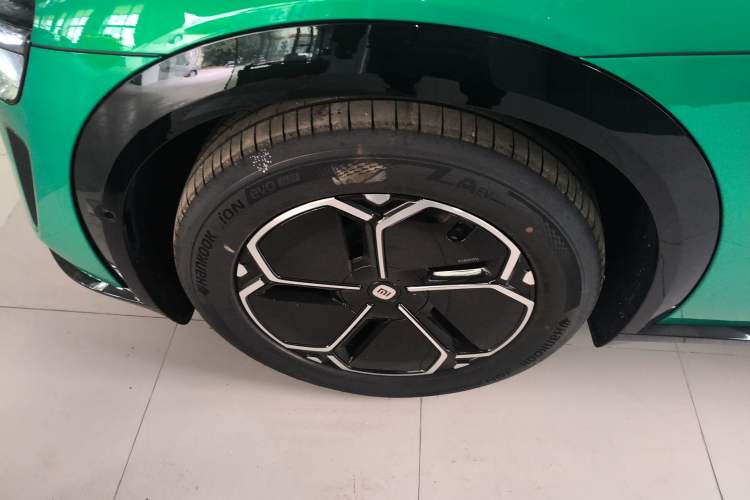 Used Xiaomi Auto YU7 2025 Ultra-Long Range All-Wheel Drive Pro Version
