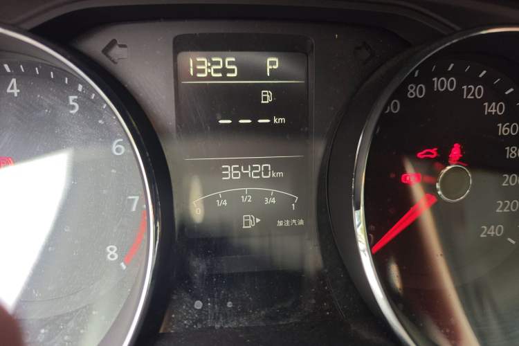 Used Volkswagen Gran Lavida 2015 1.6L Automatic Comfort Edition Odometer Close Up