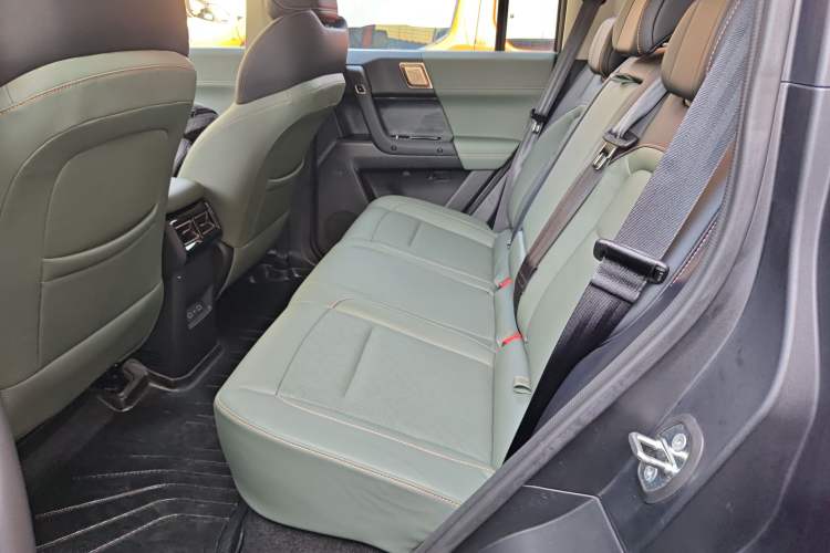 Used iCAR 03 2024 401km Two-Wheel Drive Standard Advanced Version Left Rear Seat