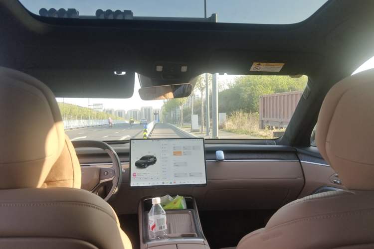 Used ONVO Luxeed L90 2025 Model—Max Six-Seater Version Headliner