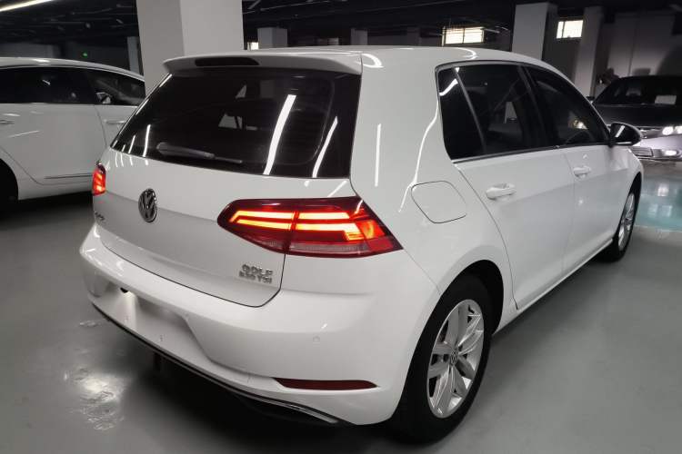 Used Volkswagen Golf 2018 230TSI Automatic Comfort Model Rear Right 45 Deg
