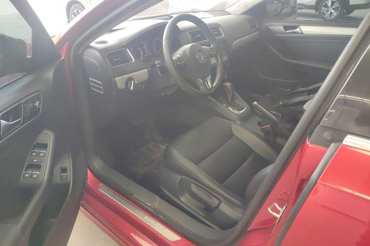 Used Volkswagen Sagitar 2014 Revised Version 1.4TSI Automatic Luxury Edition Driver Seat