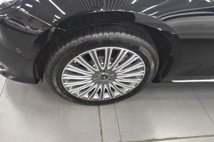 Used Mercedes-Benz E-Class 2020 Facelift E 300 L Stylish Edition Exterior 4