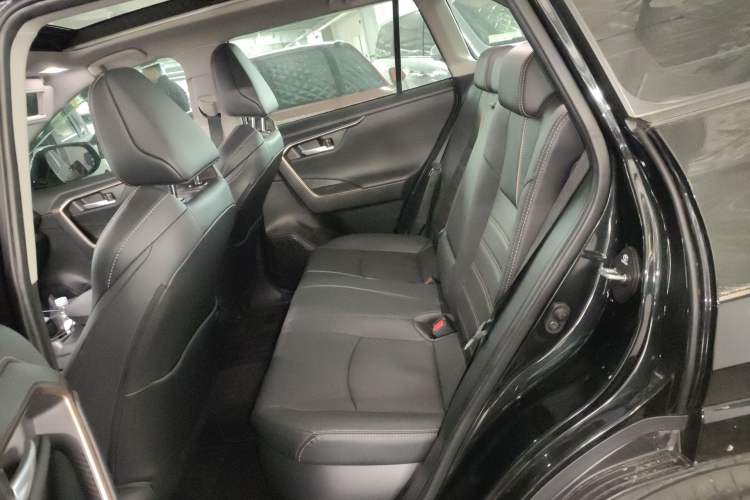 Used Toyota Wildlander 2024 Dual-Motor 2.5L E-CVT Two-Wheel Drive Luxury PLUS Edition
