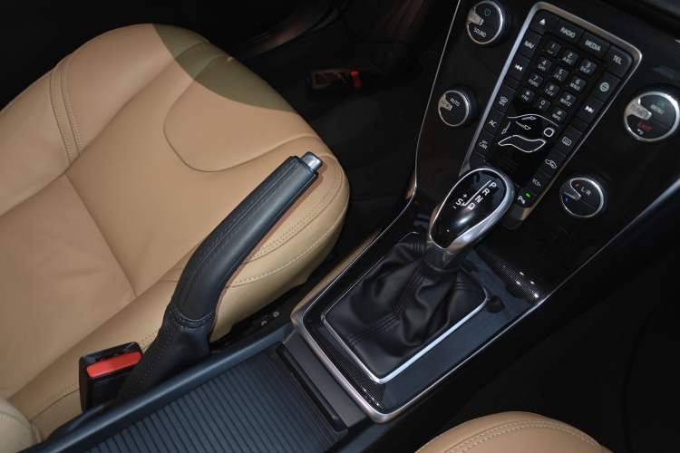 Used Volvo V40 2017 T3 Zhiyi Edition
