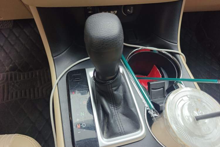 Used Toyota Highlander 2018 2.0T Two-Wheel Drive Elite Edition 5 Seats Emission Standard China V Gear Lever