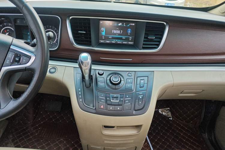 Used Buick GL8 2018 28T Luxury Model China VI Standard Audio And AC Panel