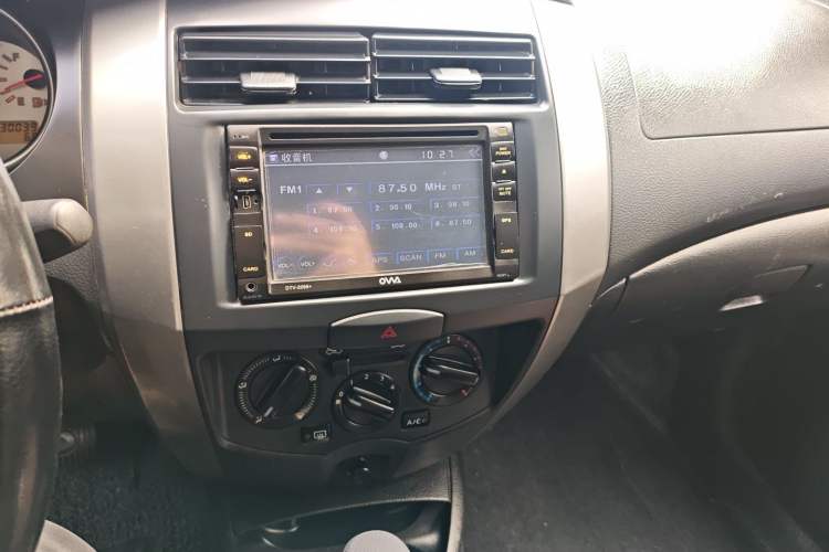 Used Nissan Livina 2010 JINRUI Edition 1.6L Automatic Standard Model Audio And AC Panel