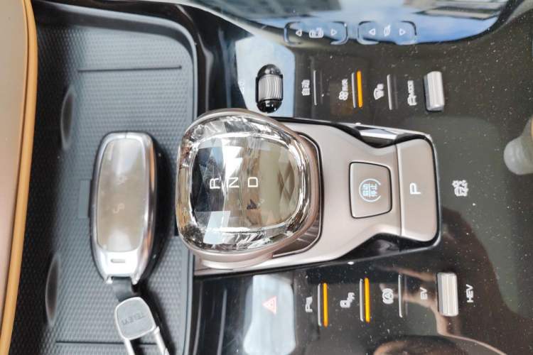 Used Denza D9 2022 DM-i 970 Four-Wheel Drive Prestige Model