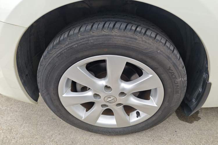 Used Nissan Tiida 2011 1.6L CVT Comfort Model Left Front Wheel Hub