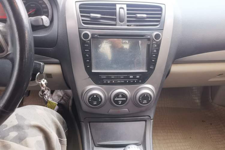 Used Bestune B50 2012 1.6L manual sunroof version
