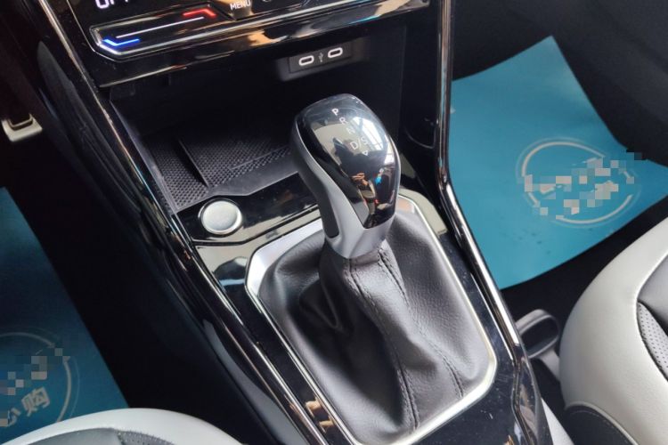 Used Volkswagen T-ROC 2025 Facelifted 300TSI DSG Two-Wheel-Drive Chen Guang Edition
