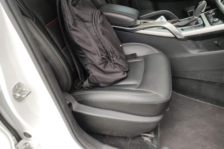 Used Geely Auto Emgrand X7 Sport 2018 1.8TD Automatic Two-Wheel Drive Smart Connect 4G Internet Edition
