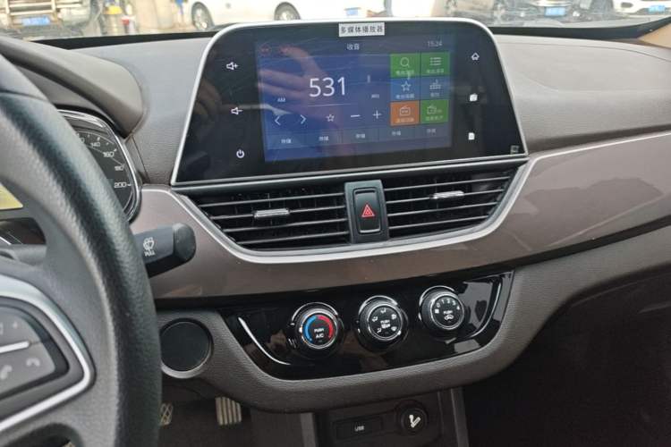 Used Baojun 310W 2017 1.5L Manual Fashion Model China V
