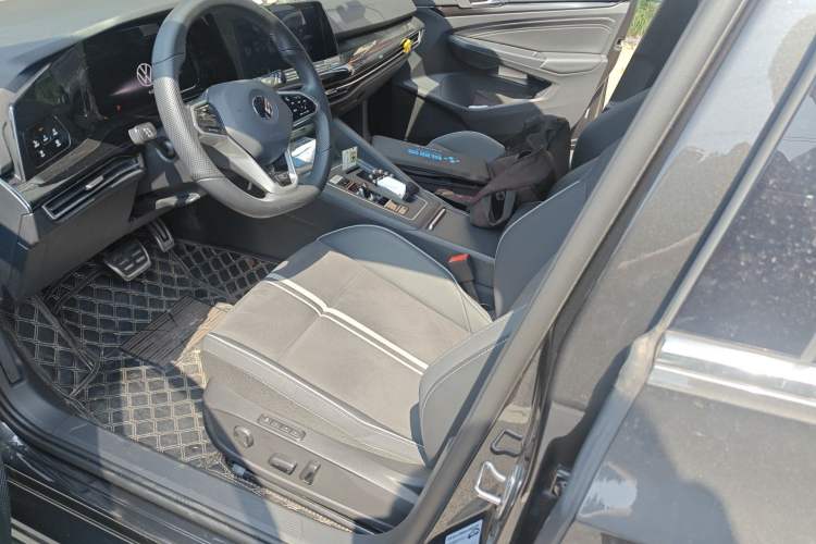 Used Volkswagen Golf 2023 280TSI DSG R-Line Lite Left Front Seat