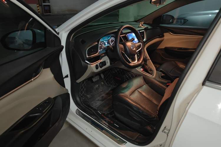 Used Buick GT 2015 15N Automatic Elite Version Driver Seat