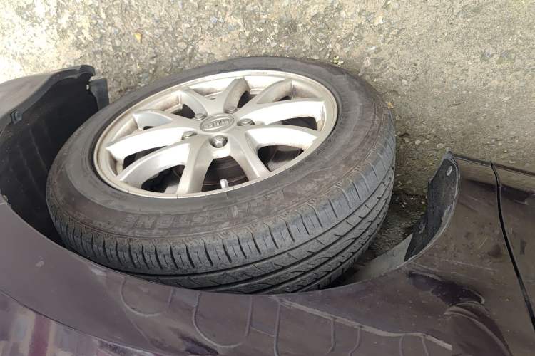 Used BYD M6 2013 2.4L Manual Luxury Model
