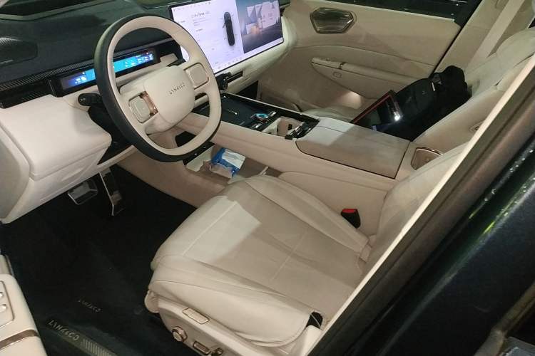 Used Lynk & Co 900 2025 2.0T Exploration Edition
