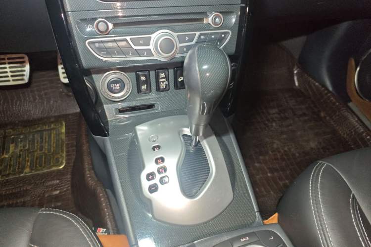 Used Renault Koleos 2010 2.5L 4x4 Luxury Version
