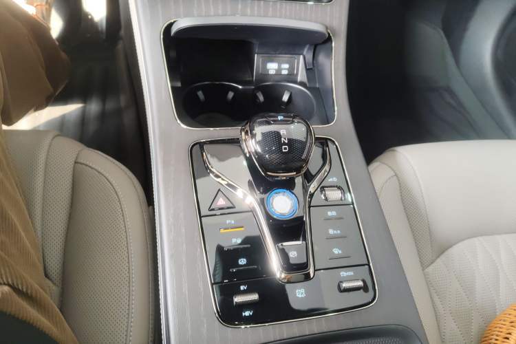 Used BYD Han 2025 DM-i Intelligent Driving Edition 125KM LiDAR Flagship Model
