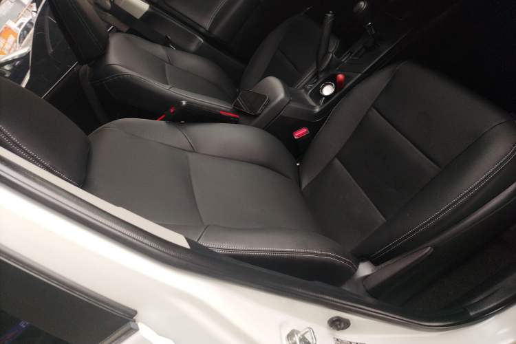 Used Toyota RAV4 2016 2.0L CVT Two-Wheel Drive Fashion Edition China V Standard
