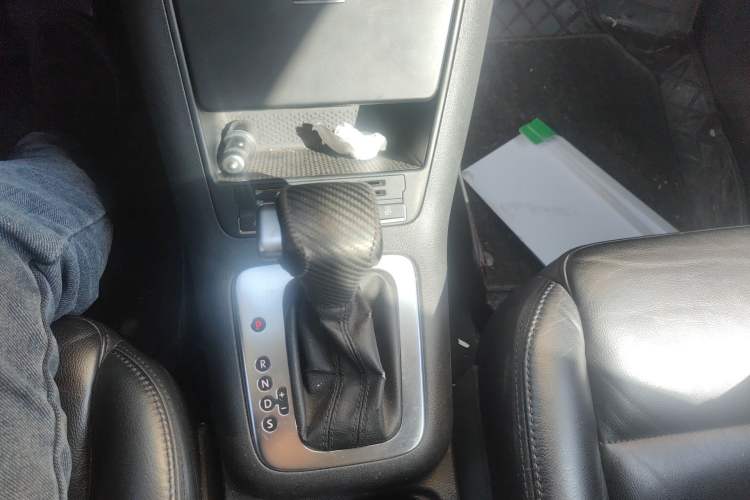 Used Volkswagen Tiguan 2010 1.8 TSI Automatic Two-Wheel Drive Trend Edition Gear Lever