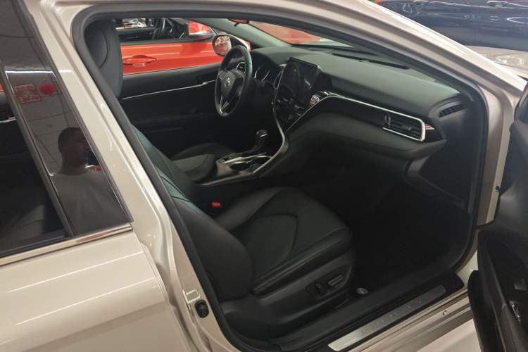 Used Toyota Camry 2021 2.0G Luxury Edition Right Front Seat
