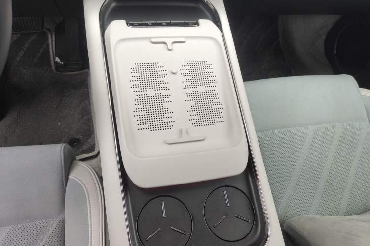 Used VOYAH FREE 2025 318 318 km Rear-Drive Touring Edition Gear Lever