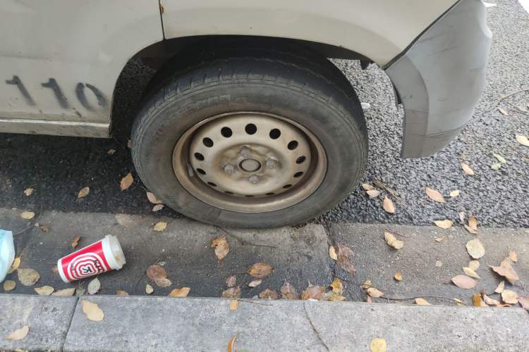 Used Wuling Zhiguang 2015 1.2L Practical LS-I Model Right Front Wheel Hub