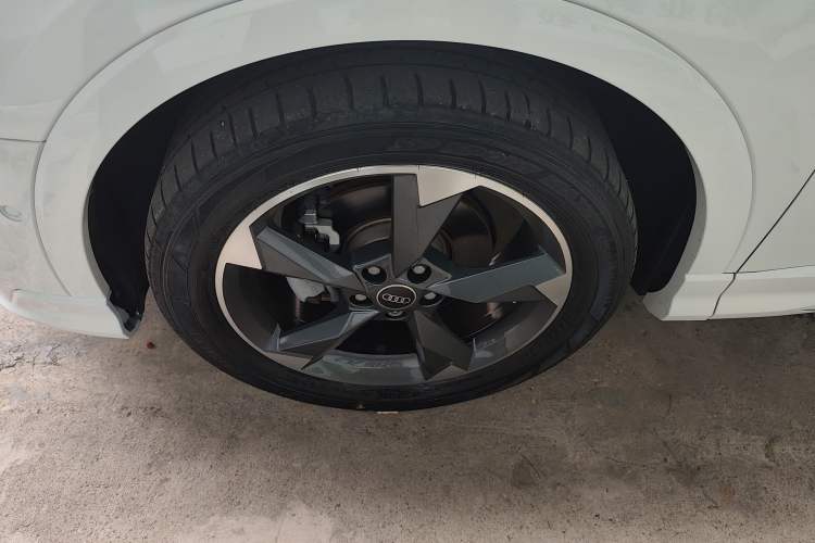 Used Audi Q3 2023 35 TFSI Fashion Dynamic Model (1.4T) Exterior 2